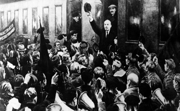 Lenin arribando a la estacion de trenes de Petrogrado