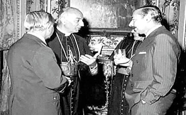El entonces Nuncio apostólico Pio Laghi con el dictador Videla