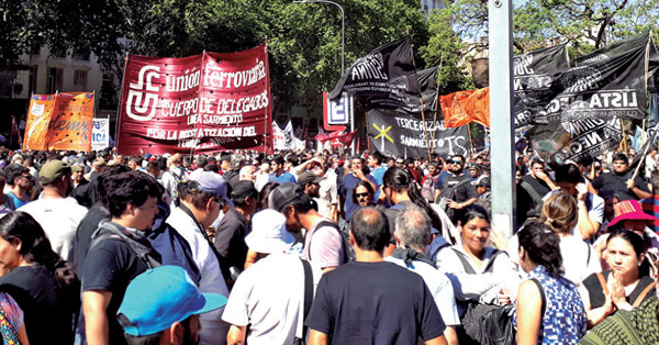 Fuerte presencia del sindicalismo combativo en las jornadas del 14 y el 18 de diciembre en la Plaza del Congreso