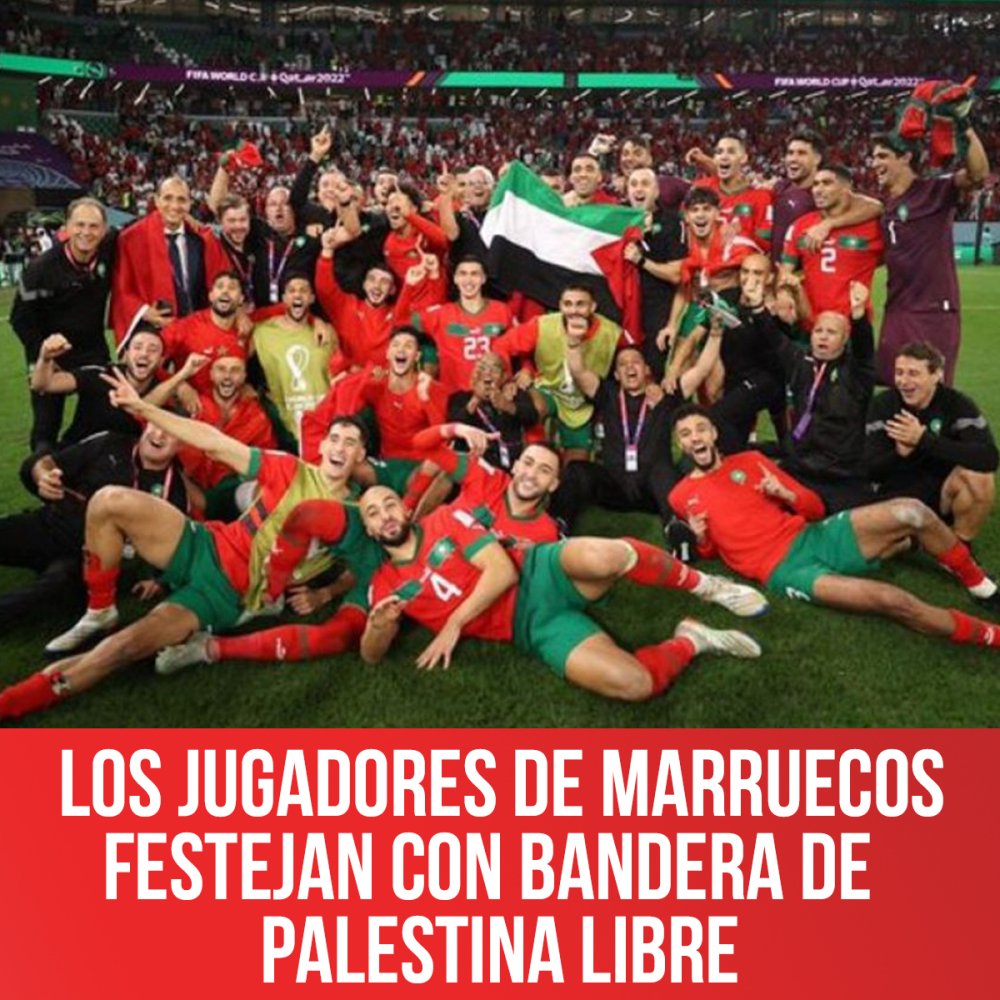 Los jugadores de Marruecos festejan con bandera de Palestina Libre
