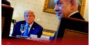 “Estás completamente loco. Estarías en la cárcel si no fuera por mí. Todo el mundo odia a Israel por esto”