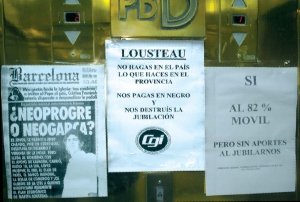 Afiches de denuncia de la Comisi�n Interna del Banco de la Provincia de Buenos Aires, sede central en Capital Federal