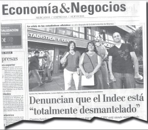 Facsmil del diario La Nacin del lunes 11/1/08. Marcela Almeida con sus compaeros Cynthia Pok, Luciano Belforte y Emilio Platzer.