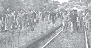 Ferroviarios del Mitre paran y marchan por las vas exigiendo la libertad de los detenidos del Sarmiento. Por eso hoy los procesan.